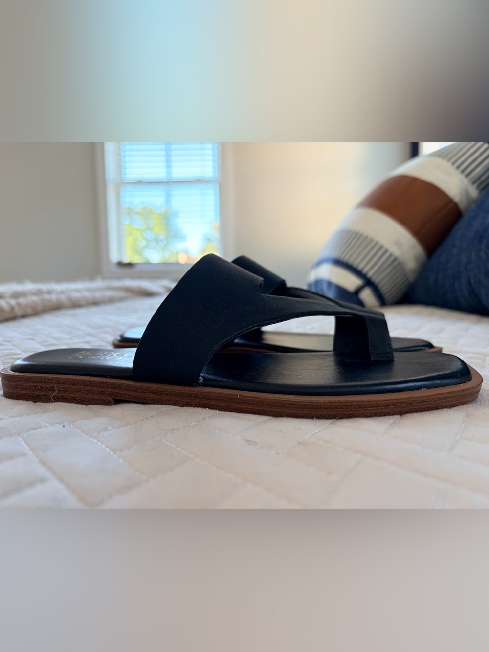 Franco Sarto Black Leather Slide Sandals with V-Strap - Picture 3 of 5
